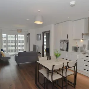 https://stylish-brand-new-2-bedroom-flat-central-southend.cambridgehotelsuk.com